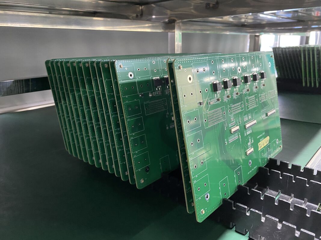 Equipo de protección contra sobretensiones con acabado superficial sin plomo HASL con control de impedancia que garantiza una gestión duradera y de sobretensiones eléctricas