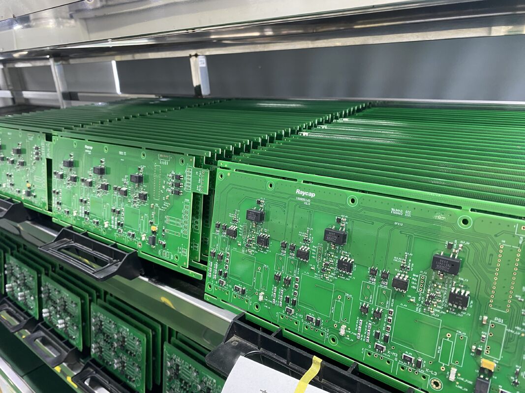 Diámetro de agujero mínimo 01 mm Ensamblaje de PCB de comunicación 6 capas de alta Tg170 y alta Tg180 optimizado para dispositivos de comunicación