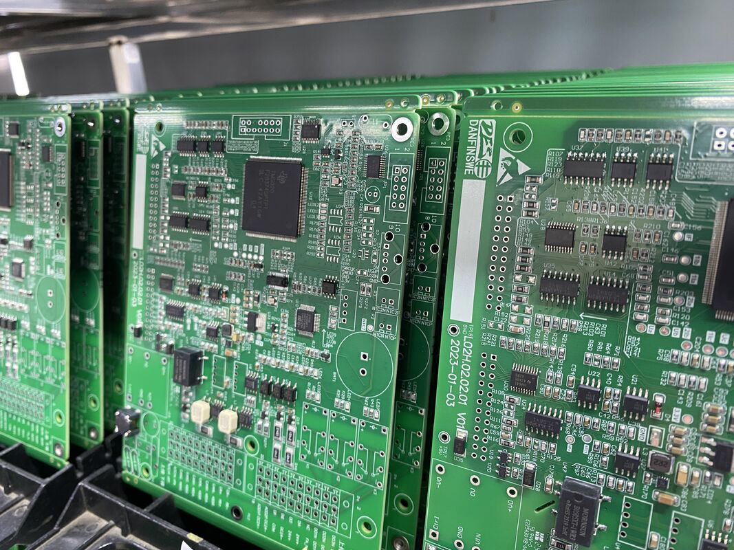 Diámetro de agujero mínimo 01 mm Ensamblaje de PCB de comunicación 6 capas de alta Tg170 y alta Tg180 optimizado para dispositivos de comunicación