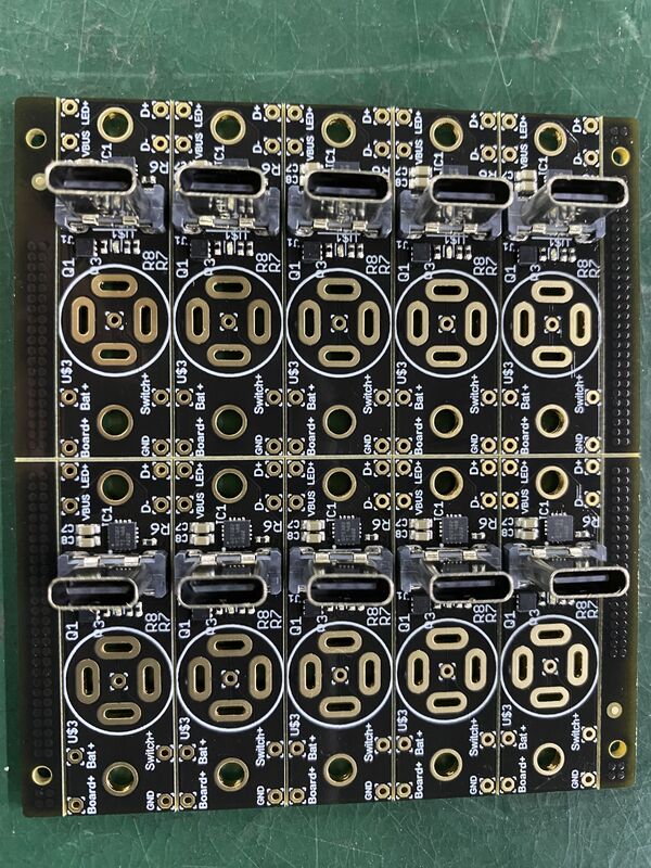 Módulos de infraestructura de comunicación con máscara de soldadura azul con caja exterior de cartón que garantizan el transporte seguro y el flujo de datos