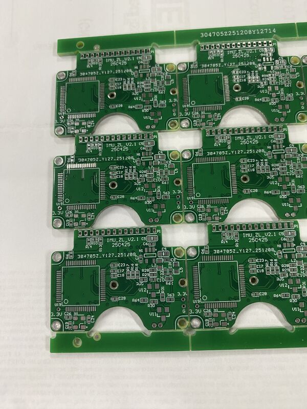 Ensamblaje de PCB industrial con espesor máximo T superior a 4.5 mm. Ofrecemos capacidades de ensamblaje para placas de circuito impreso de alta resistencia.