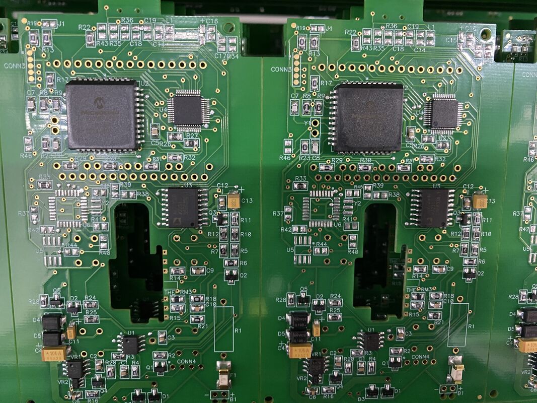Ensamblaje de PCB industrial con espesor máximo T superior a 4.5 mm. Ofrecemos capacidades de ensamblaje para placas de circuito impreso de alta resistencia.