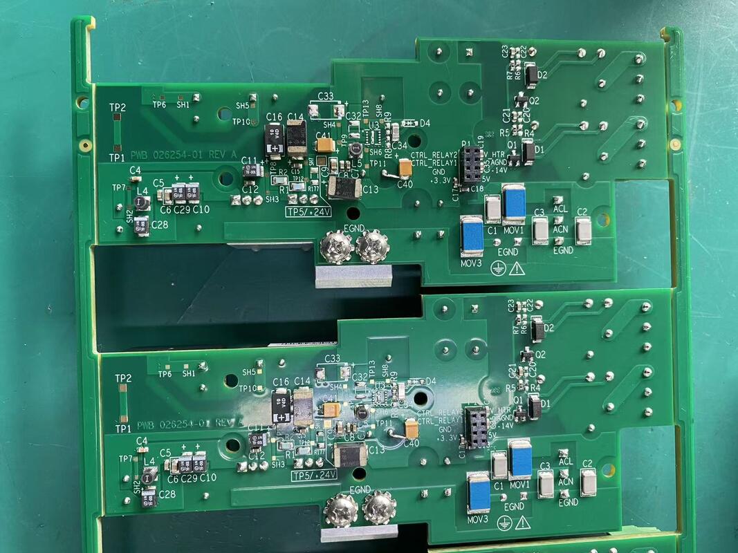 Fabricación de PCB con máscara de soldadura verde que ofrece 2,0 mm de grosor y orificio láser mínimo de 0,075 mm para rendimiento en ensamblajes electrónicos