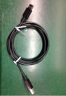 Soluciones para el montaje de cables USB de circuito negro