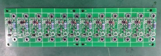 Ensamblaje de placa de circuito impreso (PCB) con inserción automática de componentes THT